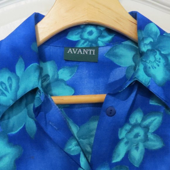 Sleeveless Collared Blouse - Picture 3 of 6